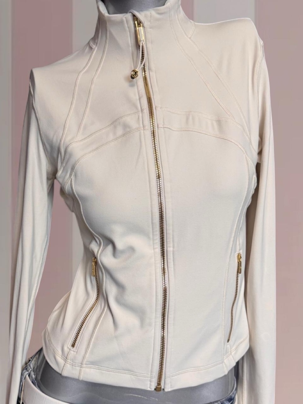 Lululemon Cropped Define Beige W/ Gold Zipper